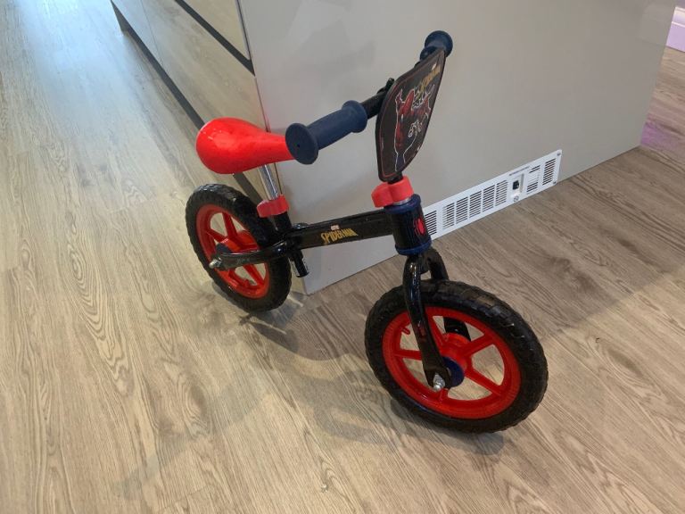 Spider-Man balance bike in excellent condition 