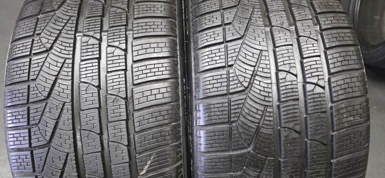 275 35 20  2 x tyres Pirelli Sotto Zero Winter 