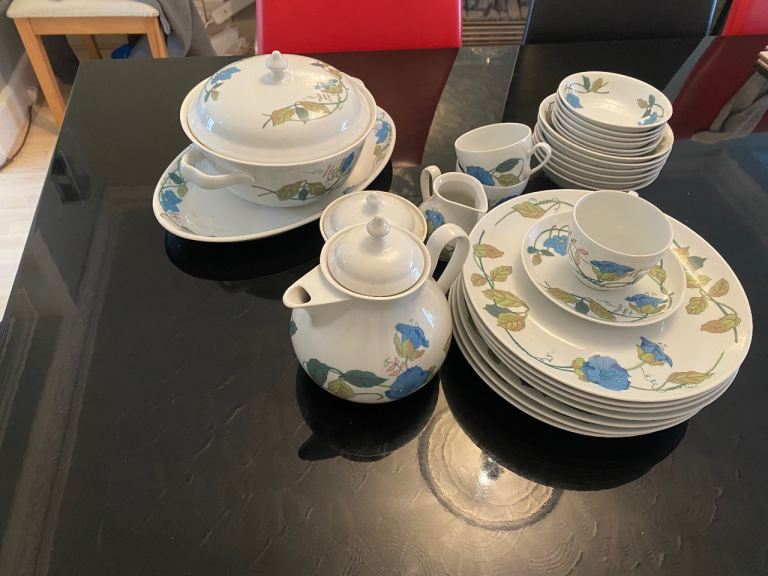 Tea set and dinner service 