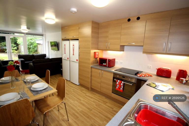 8 bedroom house in Sparkford Close, Winchester, SO22 (8 bed) (#2699526)