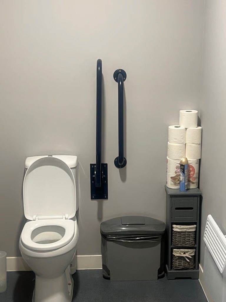 Cleaner Service / Domestic And Commercial Cleaning - Deep Clean - Home, Office & Factory 🧽