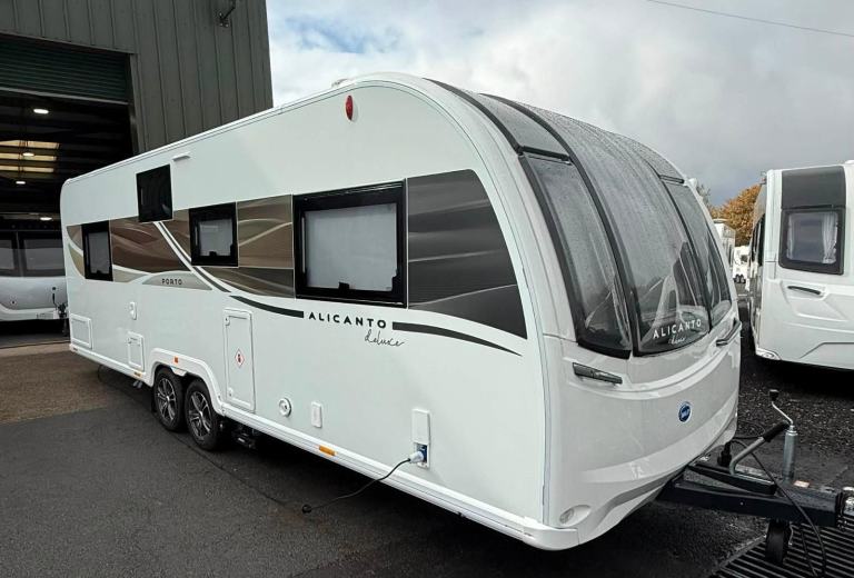 2025 BAILEY ALICANTO DELUXE PORTO - 4 BERTH CARAVAN 