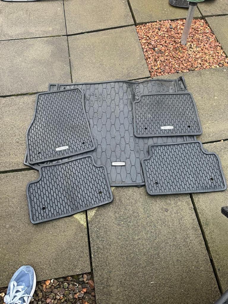 Jaguar E pace floor mats and boot liner 