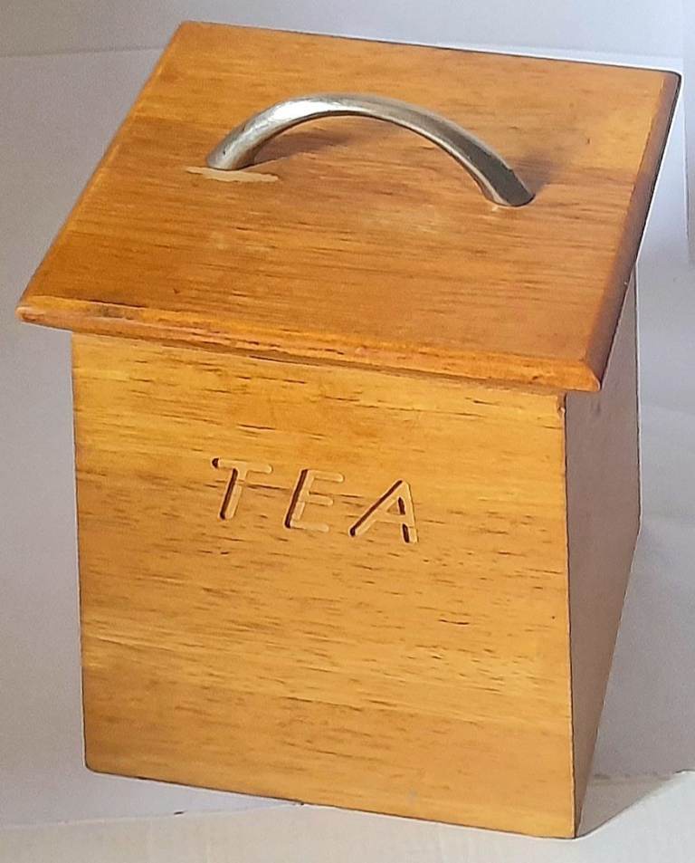 HARDWOOD TEA CADDY - 16 x 12 x 12 cm
