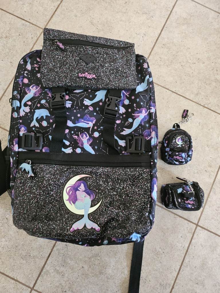 Smiggle backpack and two matching key rings