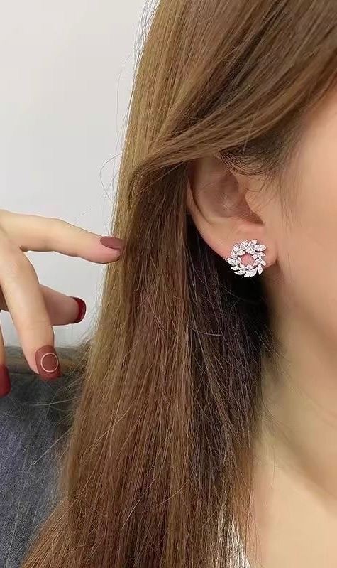 Stunning Silver-Tone Leaf Wreath Stud Earrings - Brand New