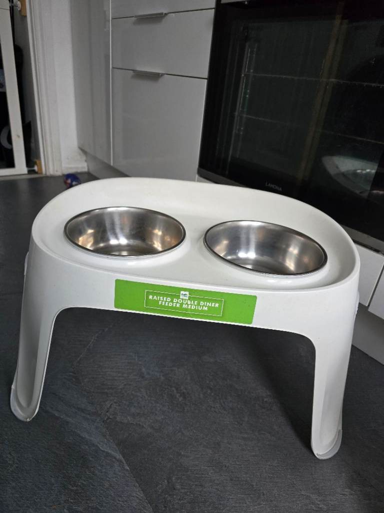 Raised dog bowl