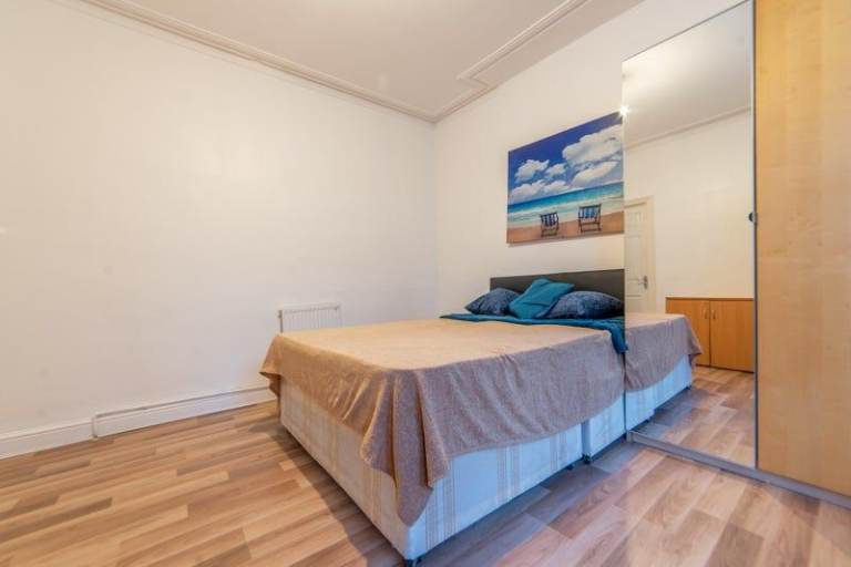 🏠 Room Available in Forest Gate – Close to Stratford🔑