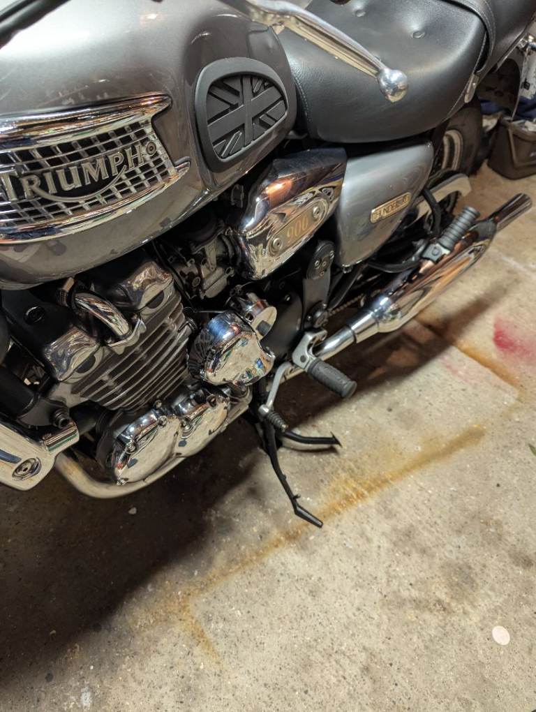 Triumph thunderbird 900