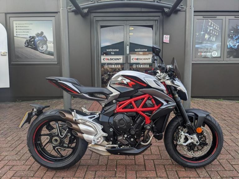 image for MV AGUSTA BRUTALE 800 RR 2018- VERY RECENT TYRES - 6 SERVICE STAMPS - FLY SCREEN