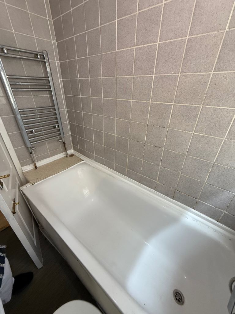 3 Bedroom house is available to rent in Hayes UB4