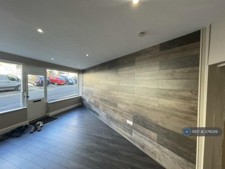 1 bedroom flat in Nelson Street, Buckingham, MK18 (1 bed) (#2716319)