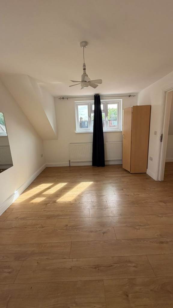Spacious 2 Double Bedroom S/F/F on Green Lane, Ilford 10 Minutes Walk to Seven Kings Station