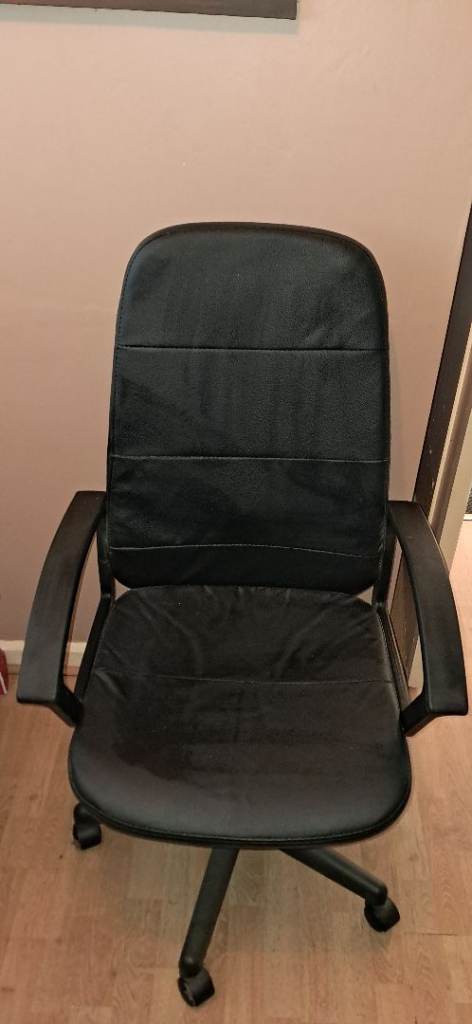 Computer chair 