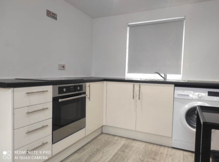 Modern Studio Flat | Furnished | Fitted Kitchen | Parking | Spencer Road, Ilford, London - IG3