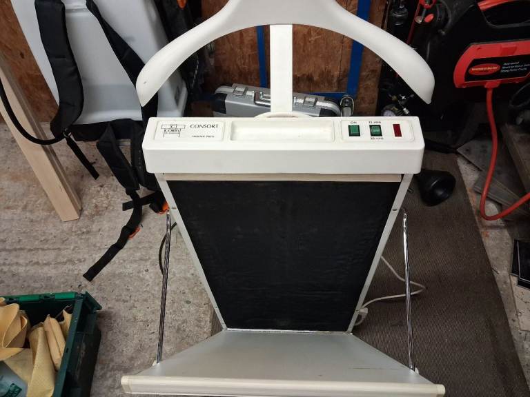 TROUSER PRESS EXCELLENT CONDITION AND WORKING ORDER CONDITION SUTTON COLDFIELD FREE! TODAY 19TH 