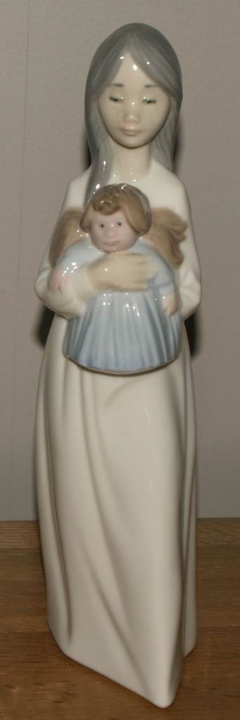 Vintage Nao by Lladro Girl with New Doll (1117) Boxed