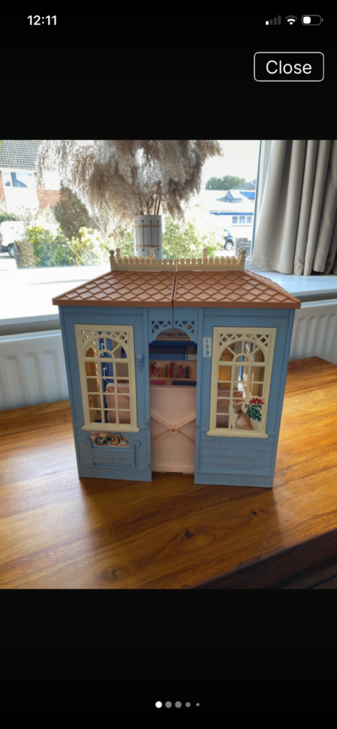 Vintage Barbie cottage