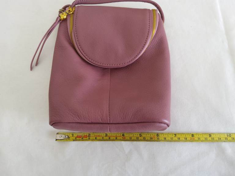 HOBO FERN CROSS BODY DESIGNER HANDBAG IN MAUVE