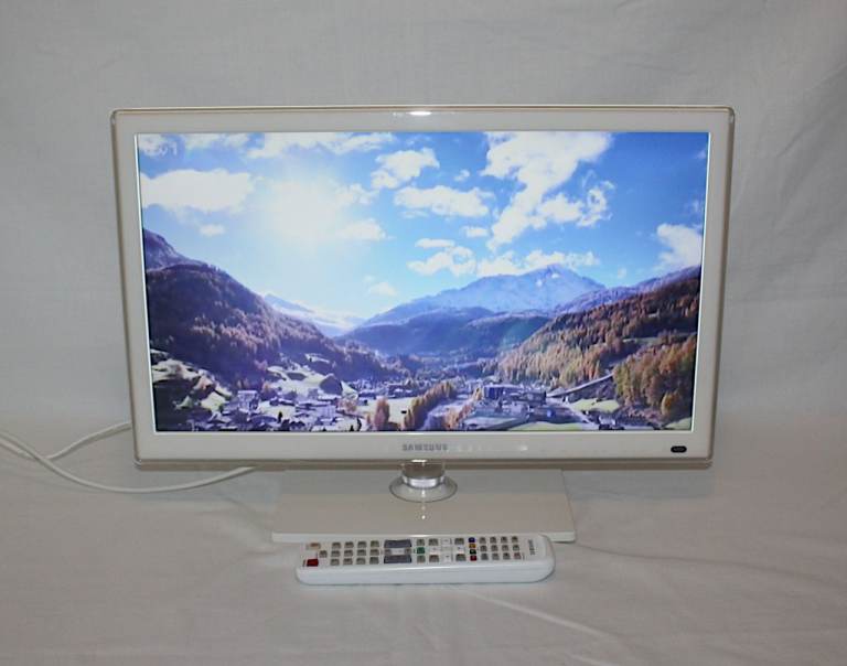Samsung 22 inch LED TV with Built-in Freeview