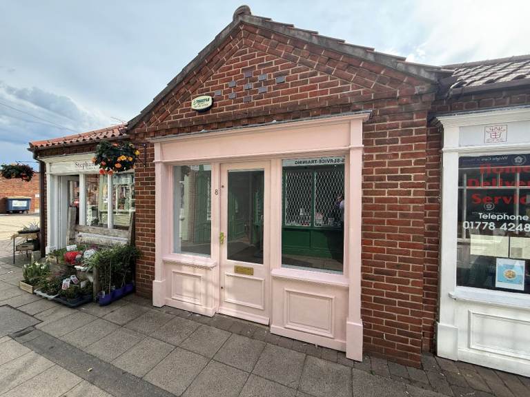 Retail Unit To Rent in Bourne