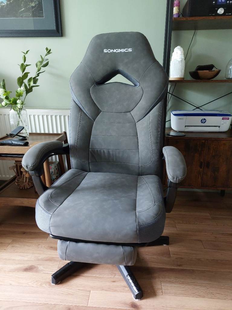 SONGMICS Grey Gaming Chair with Footrest – Good Condition