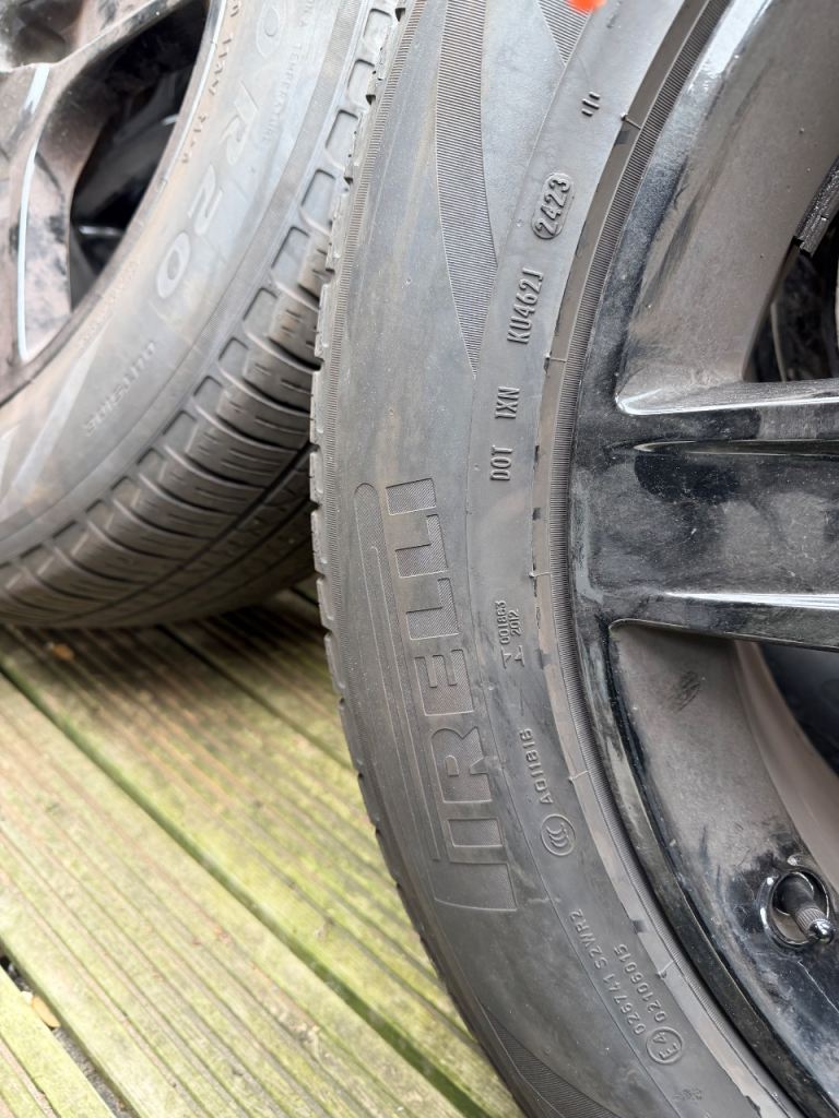 4tyre and 4wheel  255/60/r20 Pirelli 
