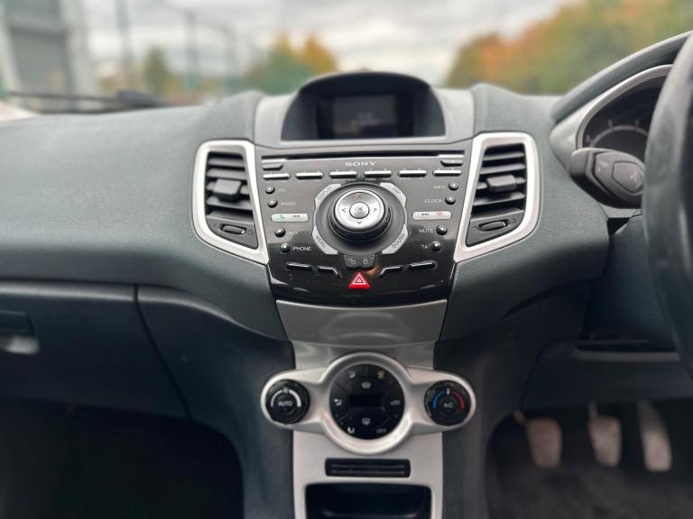 2011 Ford Fiesta 1.4 Titanium 5dr HATCHBACK Petrol Manual