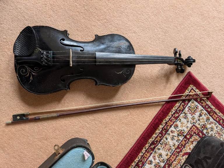 Black Violin with Bow and Hard Case – Good Condition