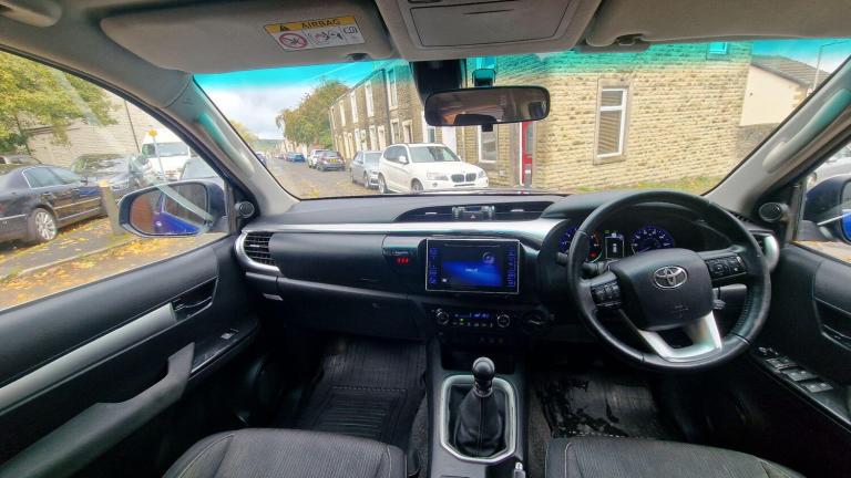 2017 Toyota Hilux Invincible D/Cab Pick Up 2.4 D-4D PICK UP DIESEL Manual