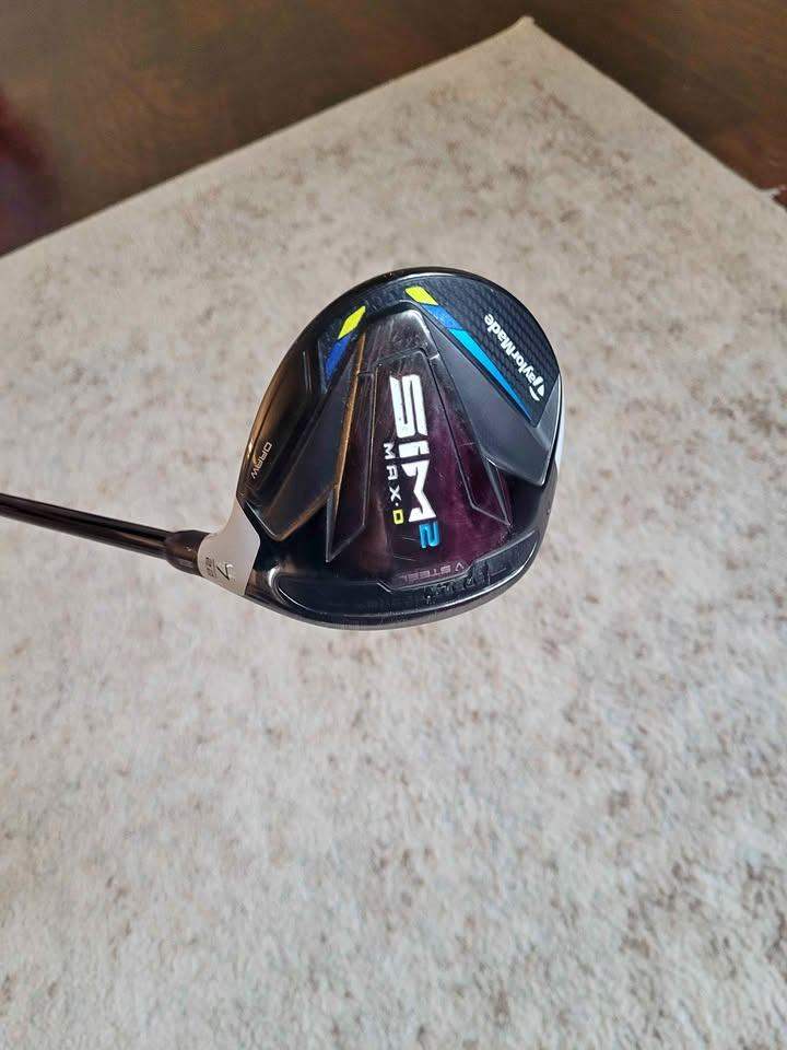 Taylormade  sim 2 max D 7 wood