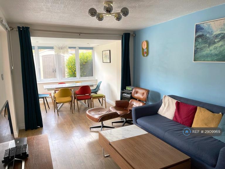 4 bedroom house in Sweets Way, London, N20 (4 bed) (#2909969)