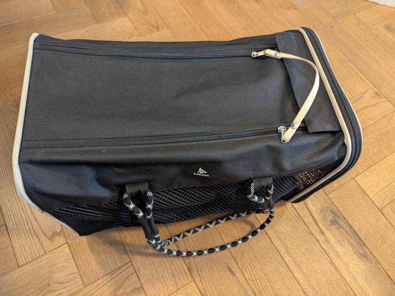 Used carrier bag for small dogs and cats by 3 Peaks