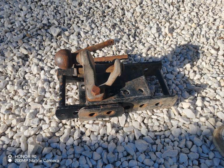 Tow bar hitch
