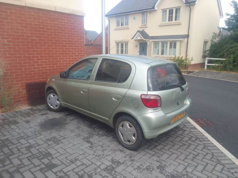 Low mileage Toyota Yaris 2001 5 doors