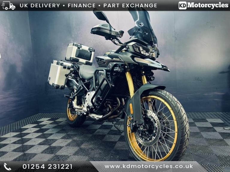 Voge DS900X 2025 Model Low Miles, full loaded