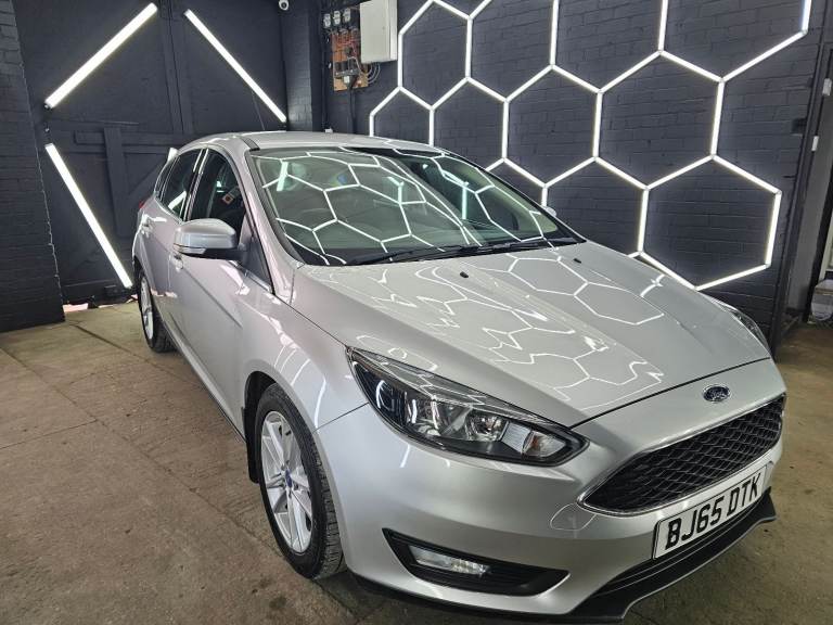 FORD FOCUS - 12 MONTHS M.O.T - NEW BELT FITTED - TAX £20 A YER - SERVICE BOOK !