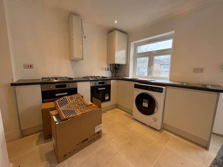 6 Bed House in Ealing W5 - COMPANY LET ALLOWED