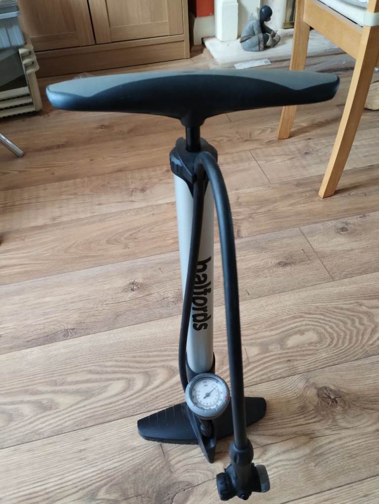 Halfords Bike Pump with Gauge – Good Condition