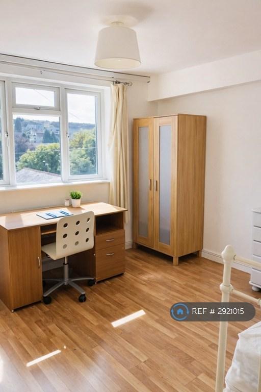 1 bedroom in Penwerris Farm, Falmouth, TR11 (#2921015)