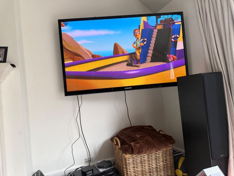 Samsung 60” Flat Screen TV