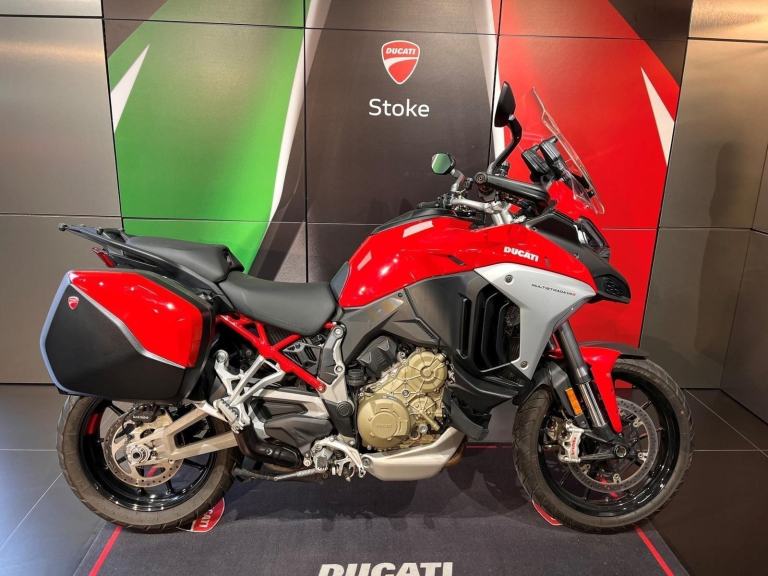 MULTISTRADA V4 S TRAVEL AND RADAR 2023 ONLY 8000 MILES ONE OWNER BIKE