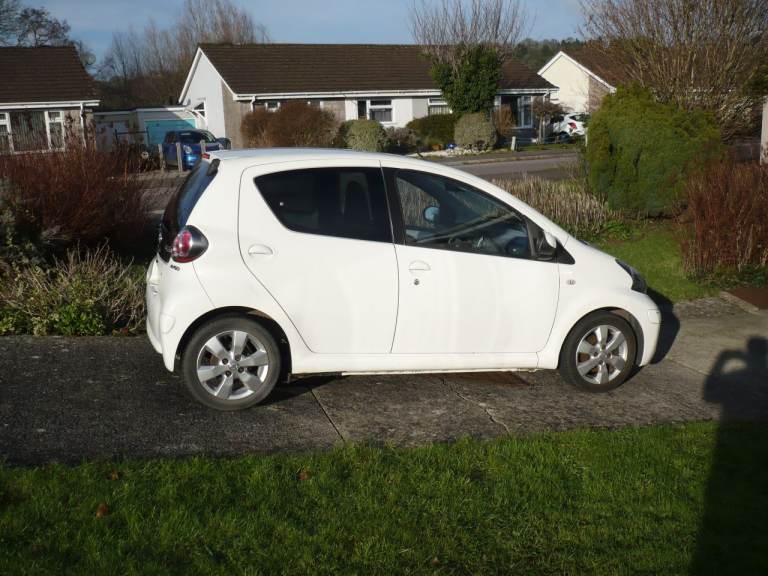 Toyota, AYGO, Hatchback, 2011, Manual, 998 (cc), 5 doors