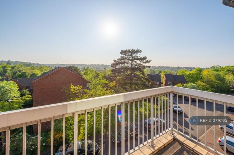 2 bedroom flat in Theresas Walk, South Croydon, CR2 (2 bed) (#2776185)