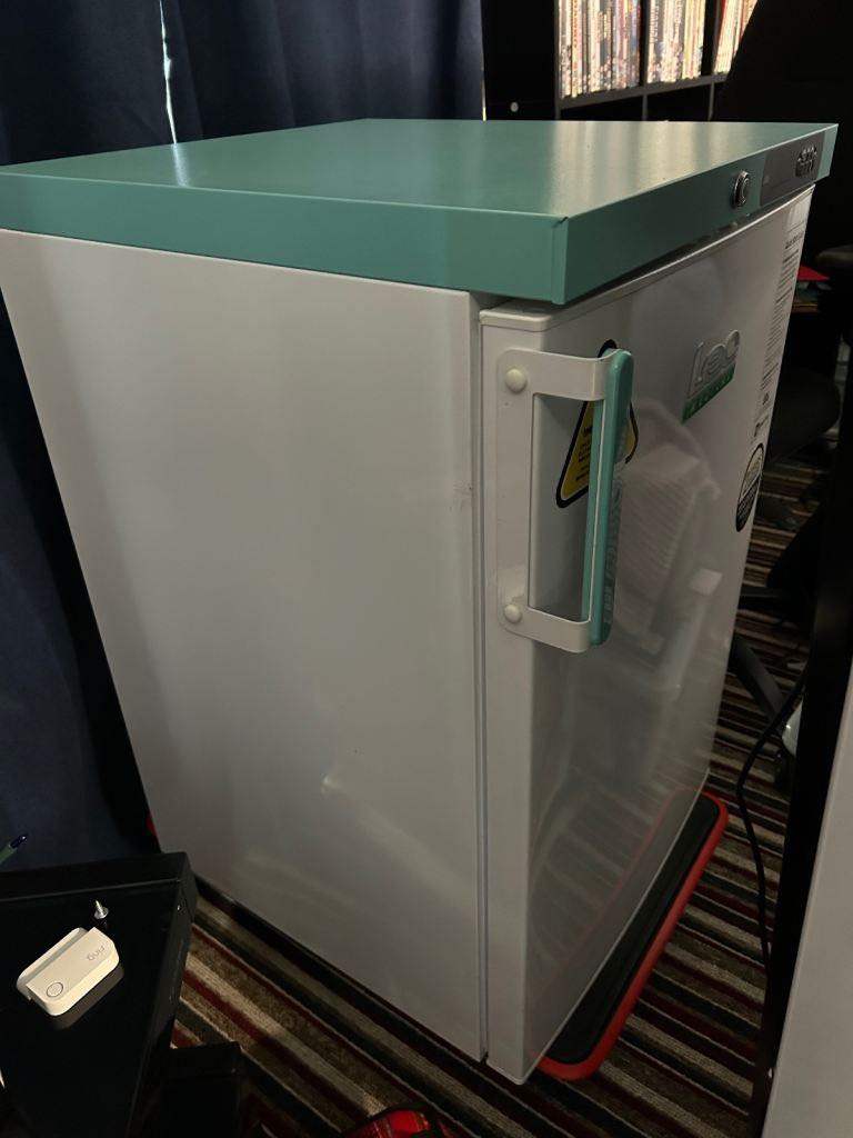 Medical/Lab Fridge (Freezer Box) (LEC LSC119UK) w/ lock and alarms for open door/temp drop