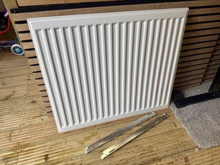 700mm x 600mm Single Panel Radiator - White - Comes With Wall Brackets