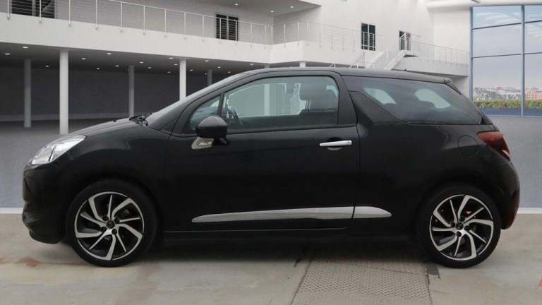 2018 DS Automobiles DS 3 1.2 PureTech Connected Chic 3dr HATCHBACK PETROL Manual