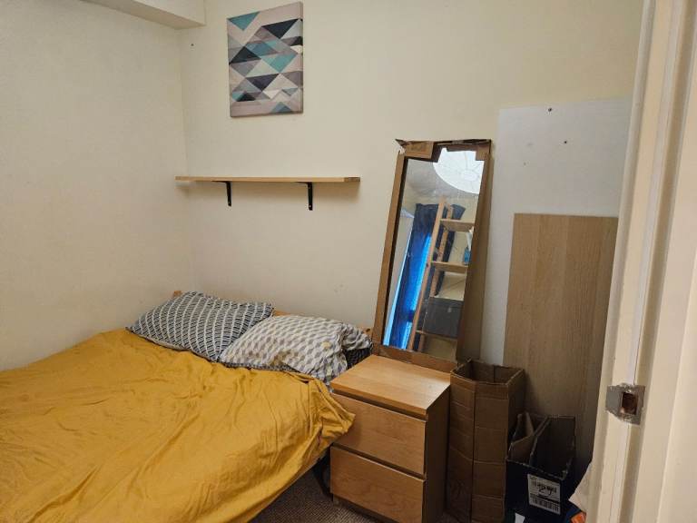 Double room available for 4 or 5 months