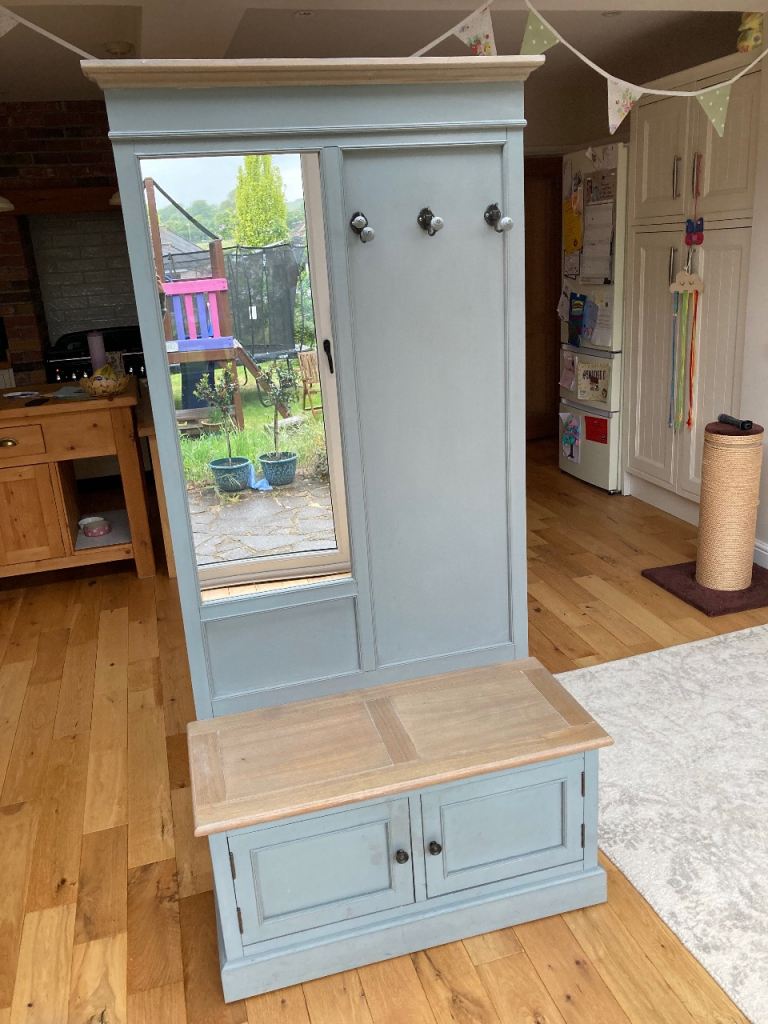 Hallway coat and shoe stand