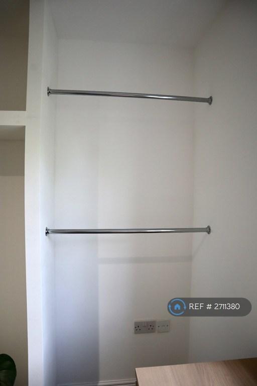 2 bedroom flat in Hadfield Close, Manchester, M14 (2 bed) (#2711380)